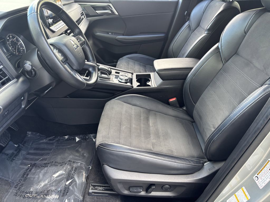 2024 Mitsubishi Outlander SE - Photo 13
