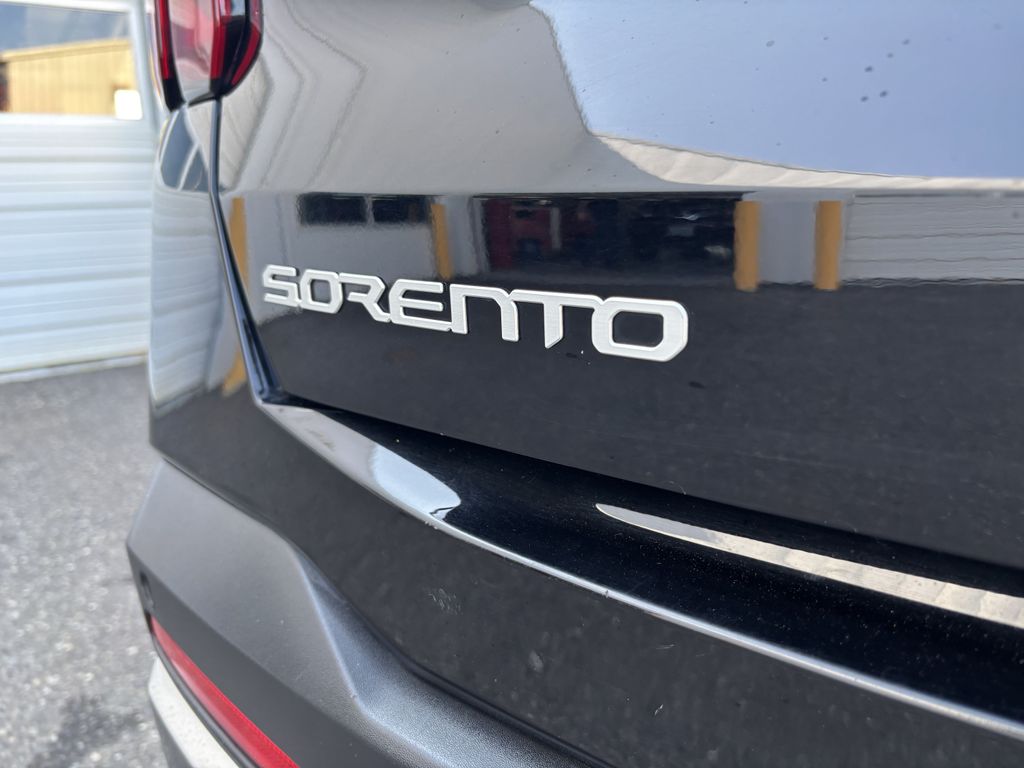 2025 Kia Sorento EX - Photo 11
