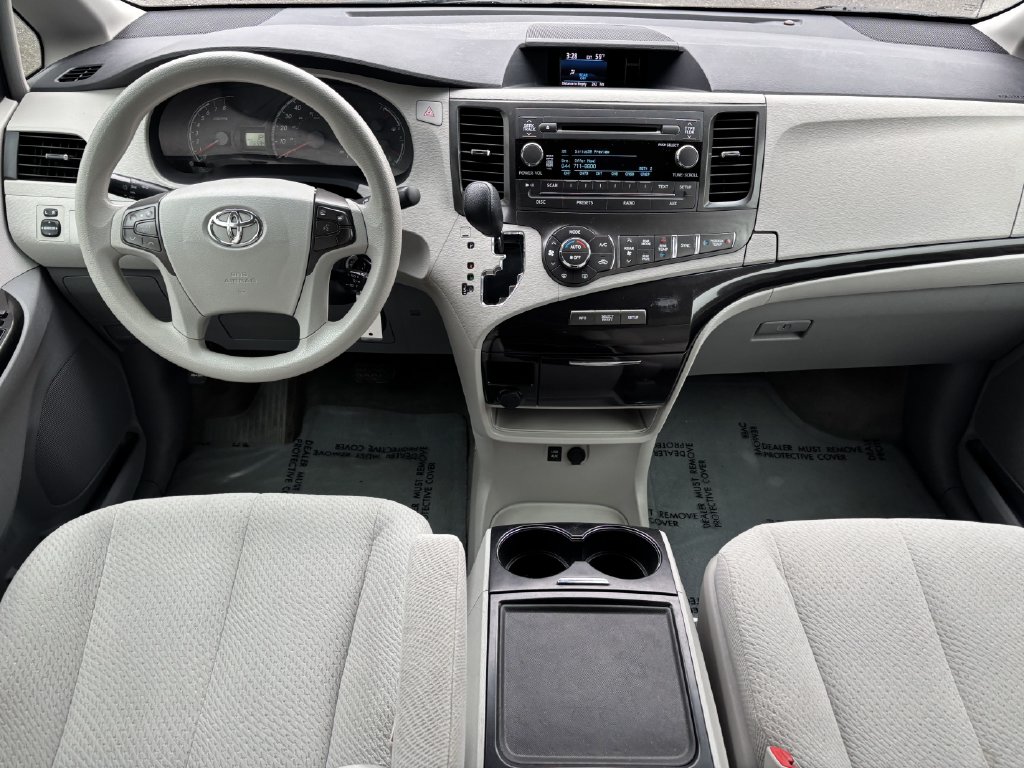 2013 Toyota Sienna LE - Photo 21