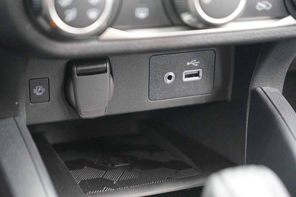 2025 Nissan Versa Sedan SV - Photo 17