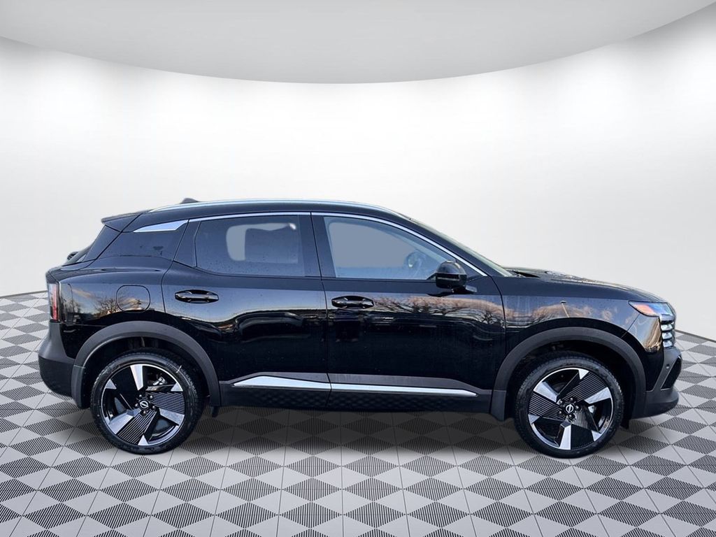 2025 Nissan Kicks SR photo 2
