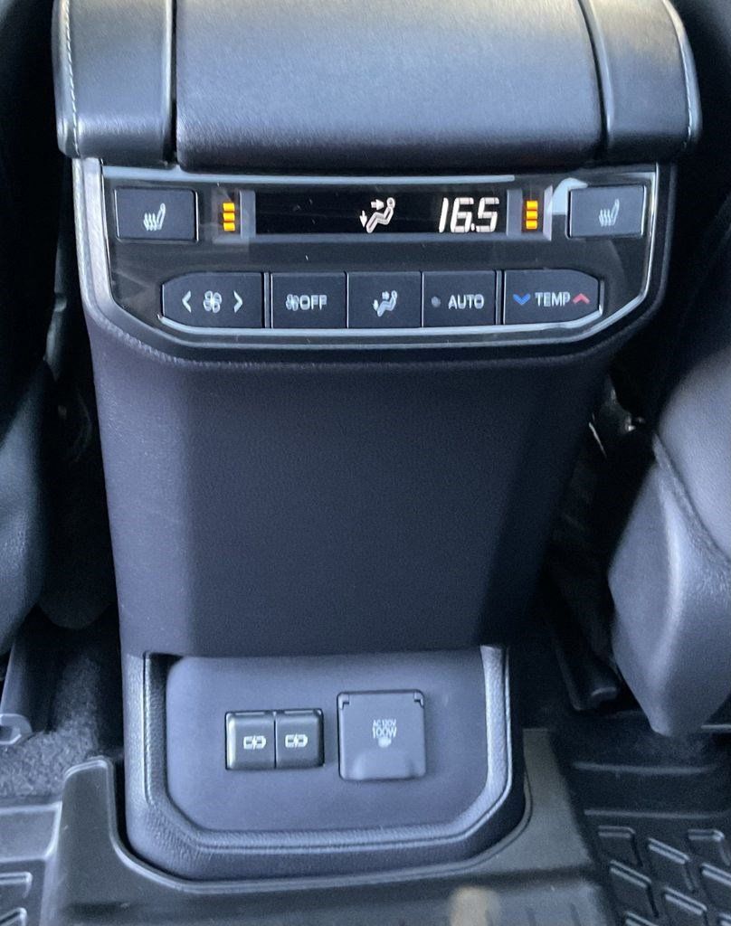 2024 Toyota Highlander Platinum - Photo 41