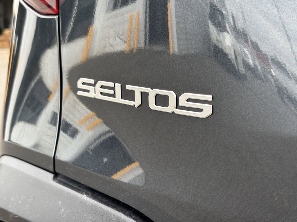 2025 Kia Seltos S - Photo 11