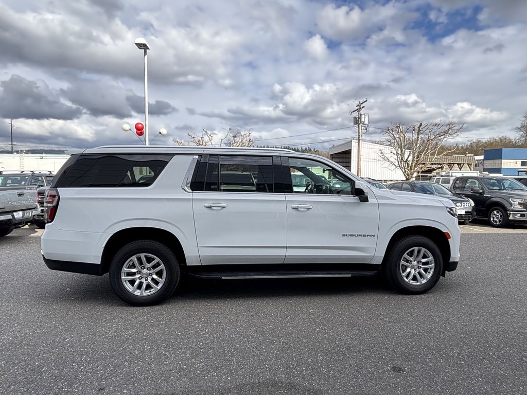 2024 Chevrolet Suburban LT - Photo 8