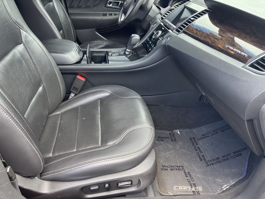 2019 Ford Taurus Limited - Photo 29