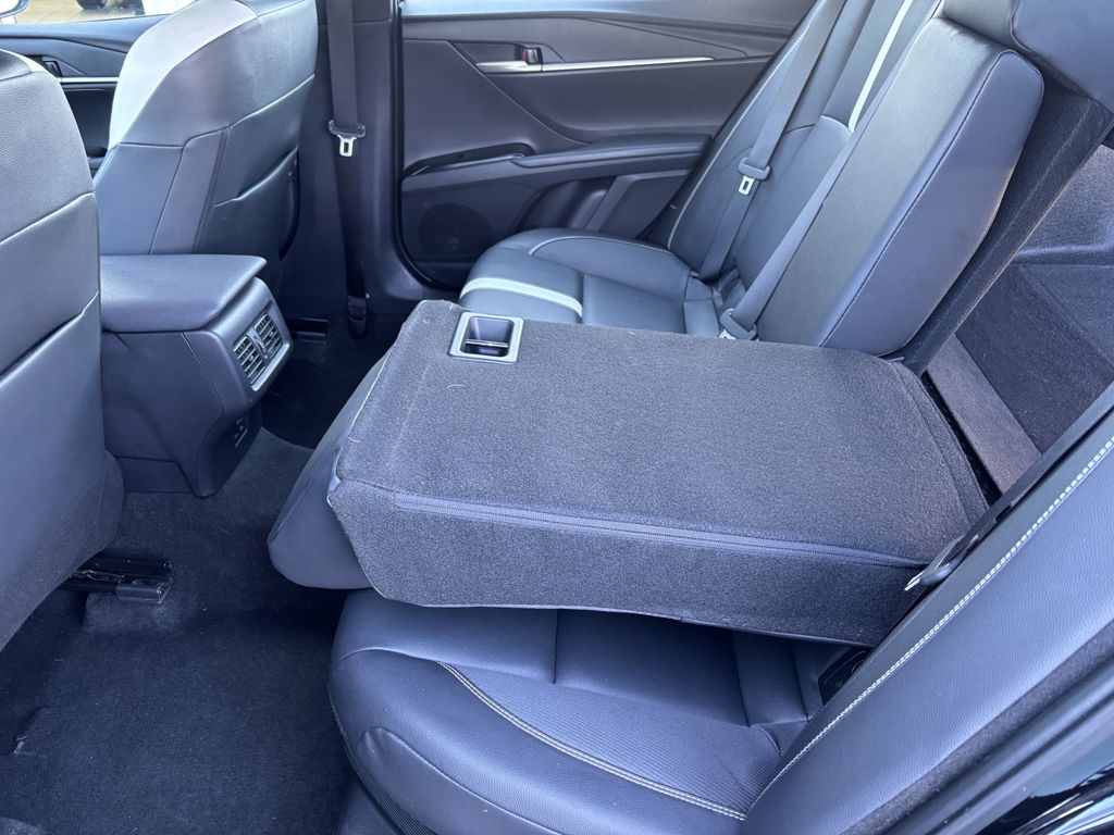 2025 Toyota Camry SE - Photo 27