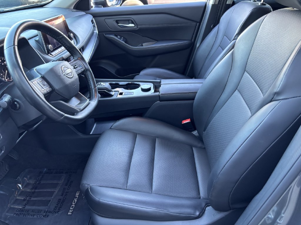 2025 Nissan Rogue SV - Photo 12
