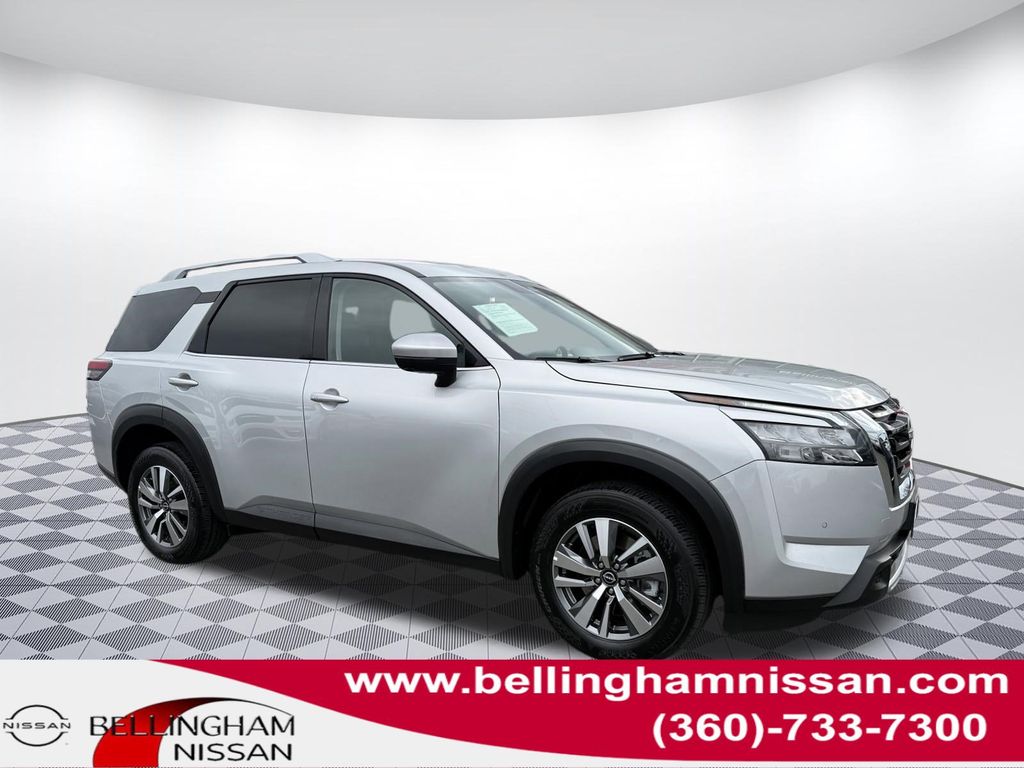 2025 Nissan Pathfinder SL 4WD's photo