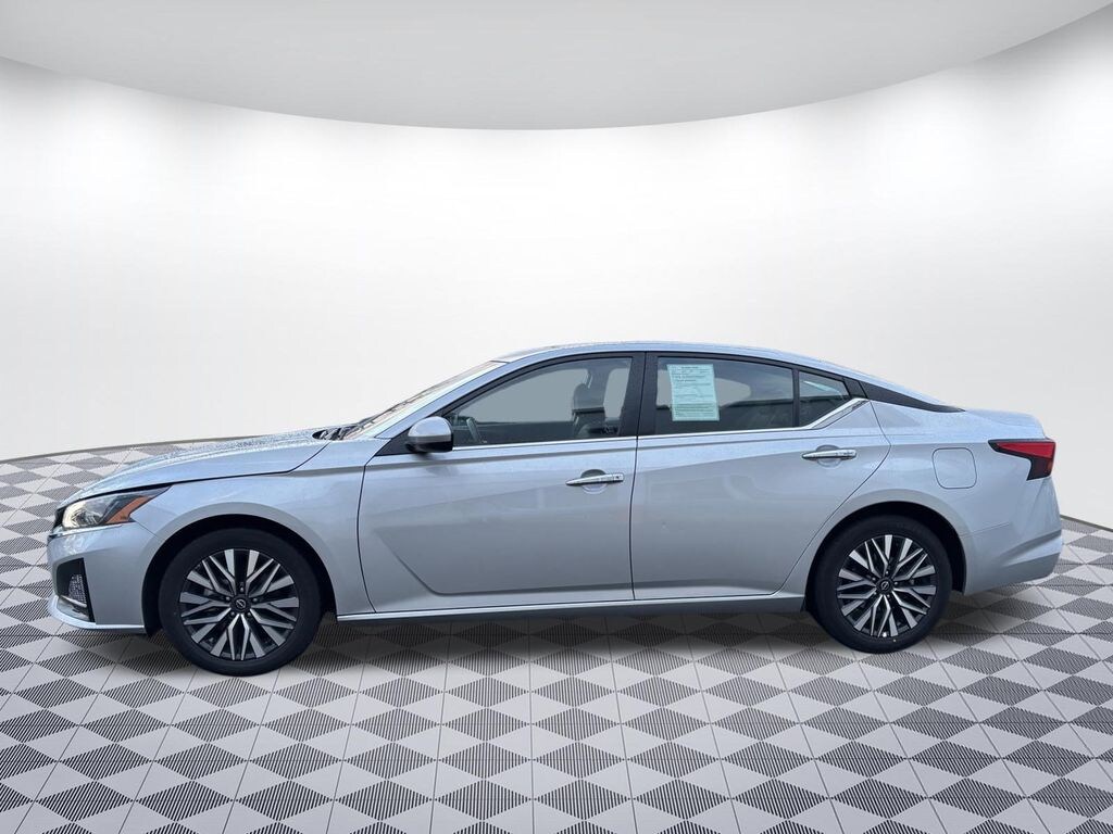 Used 2024 Nissan Altima 2.5 SV Sedan