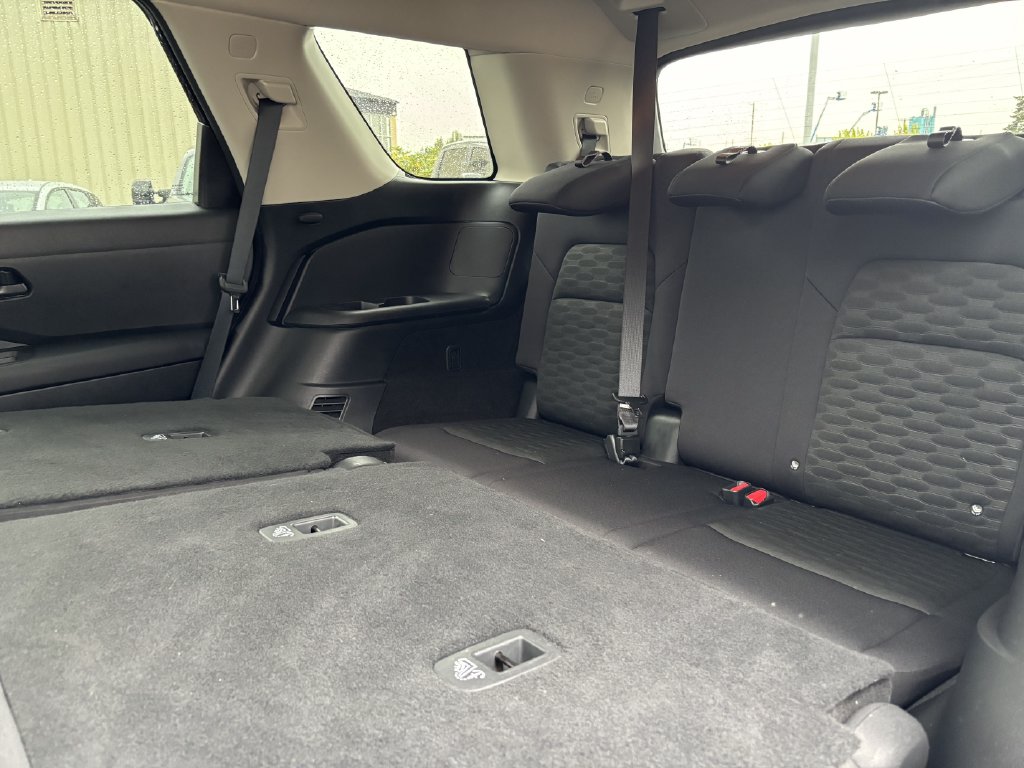 2025 Nissan Pathfinder SV - Photo 25