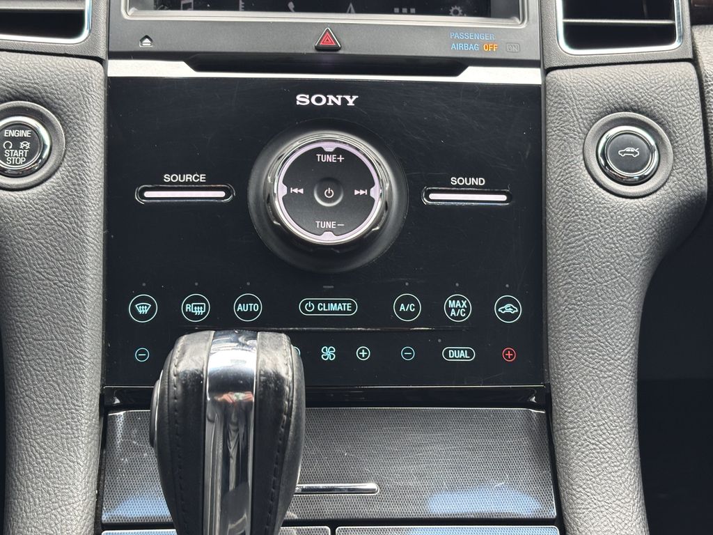 2019 Ford Taurus Limited - Photo 19