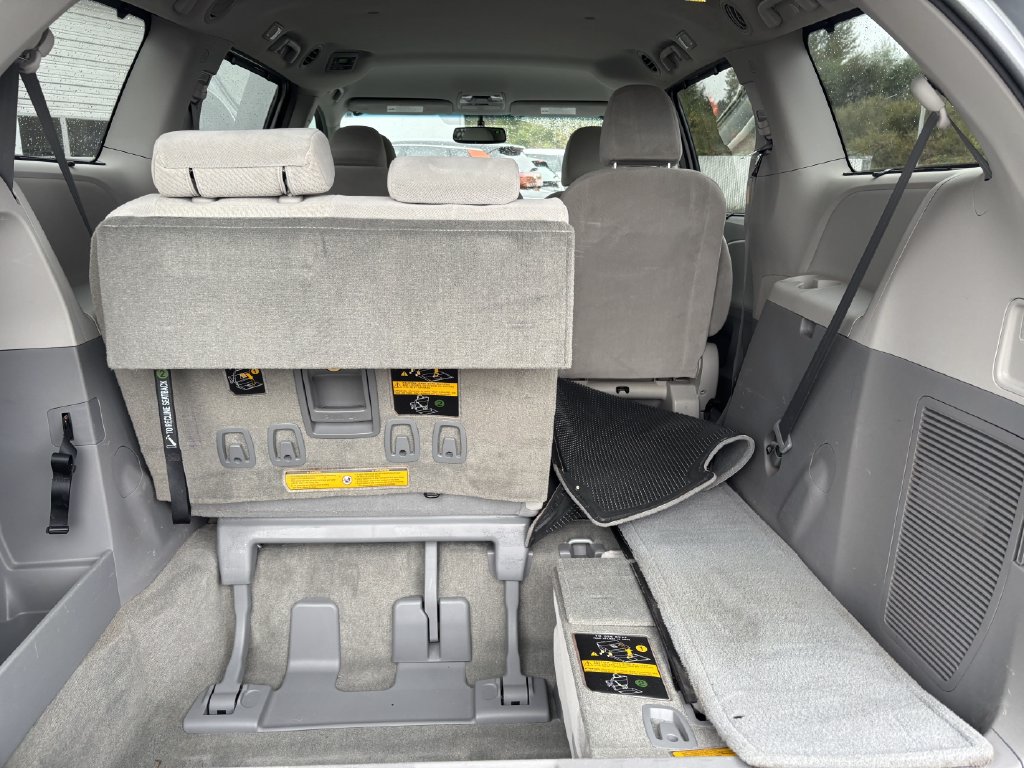 2013 Toyota Sienna LE - Photo 27