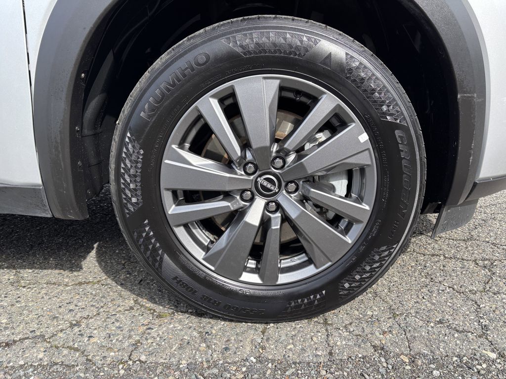 2025 Nissan Pathfinder SV - Photo 10
