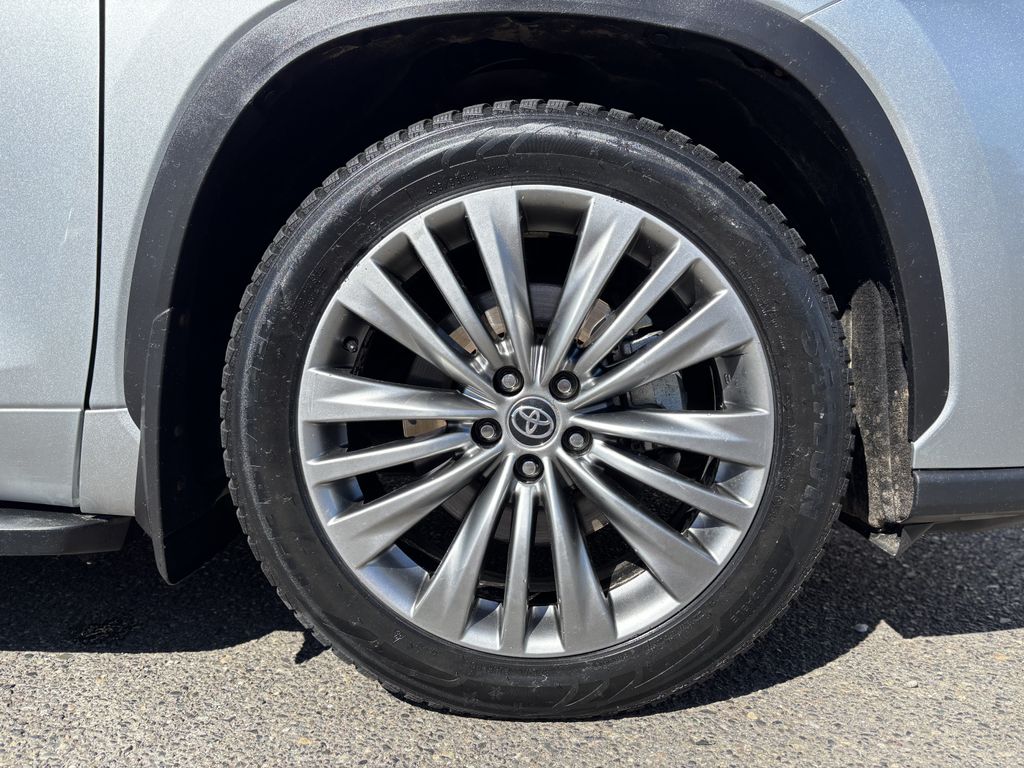 2021 Toyota Highlander Limited - Photo 9