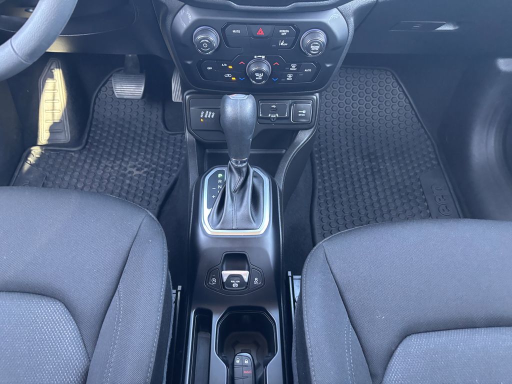 2023 Jeep Renegade Latitude - Photo 25