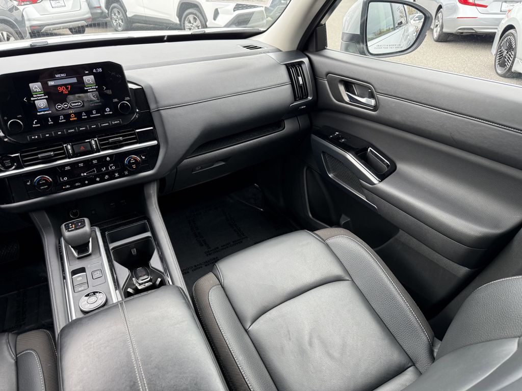2025 Nissan Pathfinder SL - Photo 22