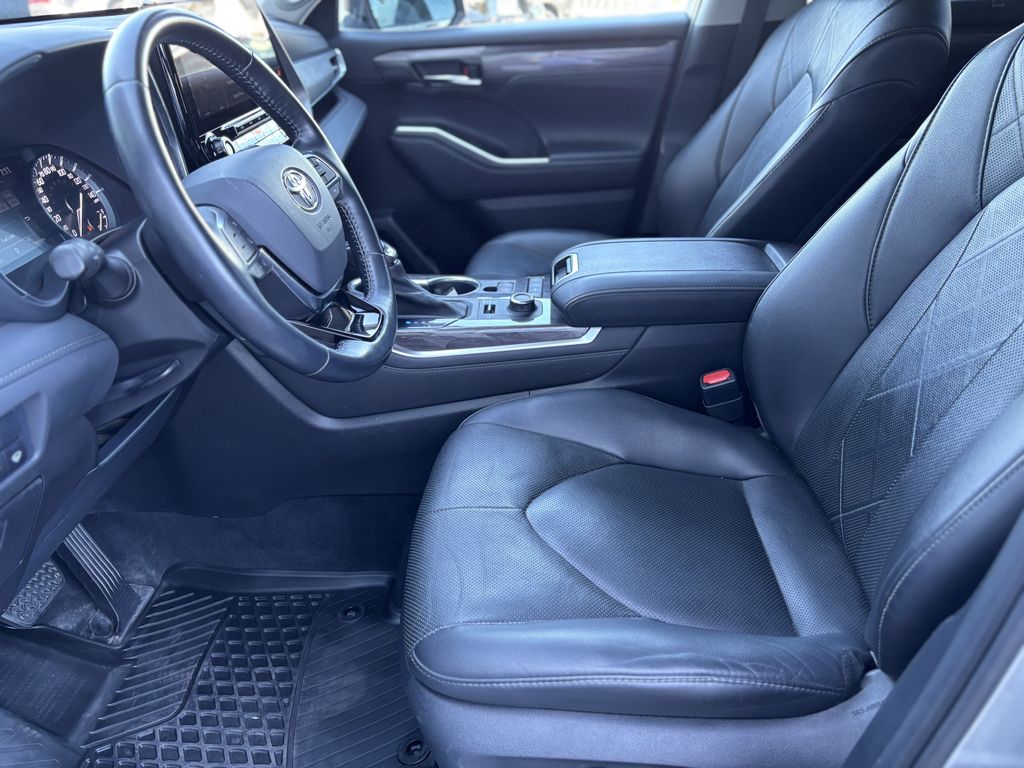 2021 Toyota Highlander Limited - Photo 10