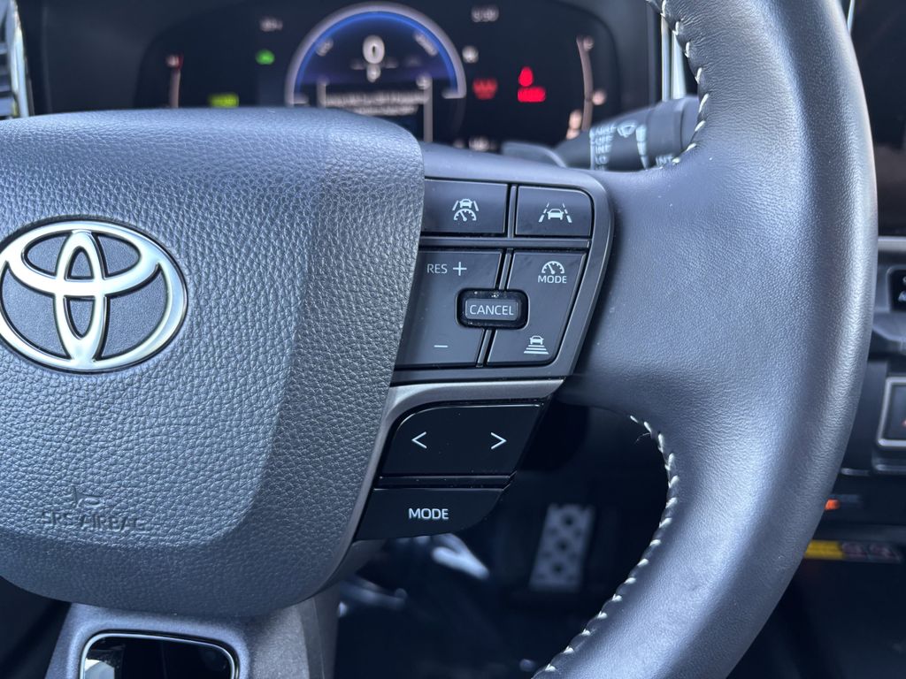 2025 Toyota Camry SE - Photo 17