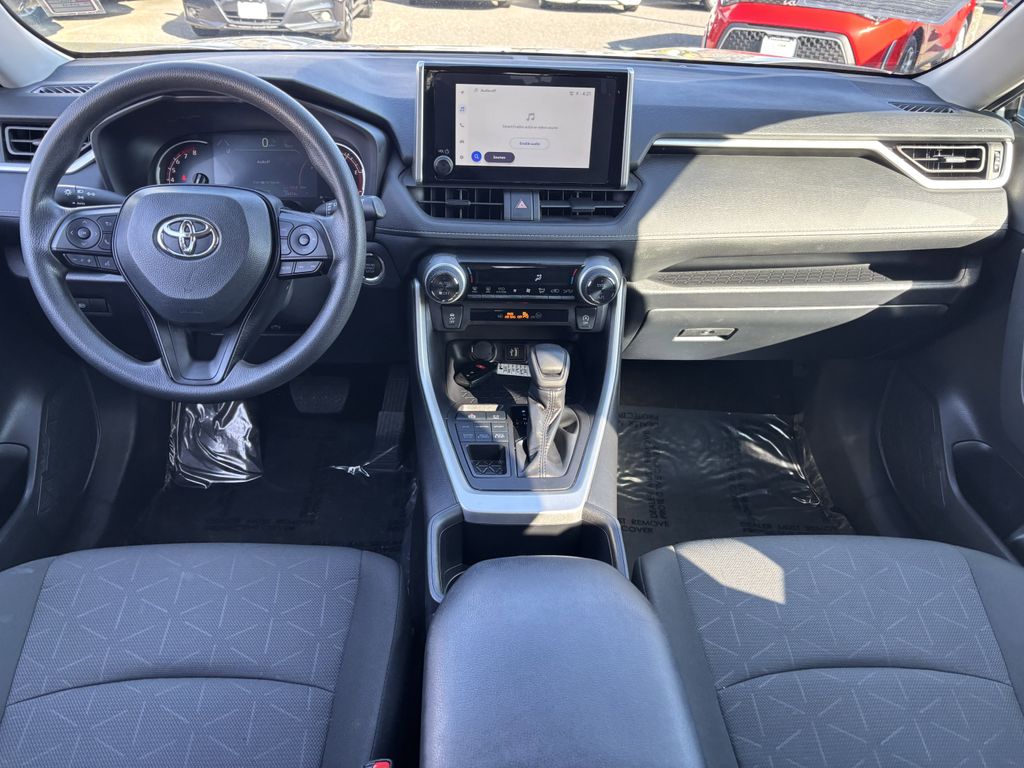 2025 Toyota RAV4 XLE - Photo 23