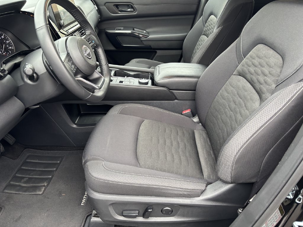 2025 Nissan Pathfinder SV - Photo 12