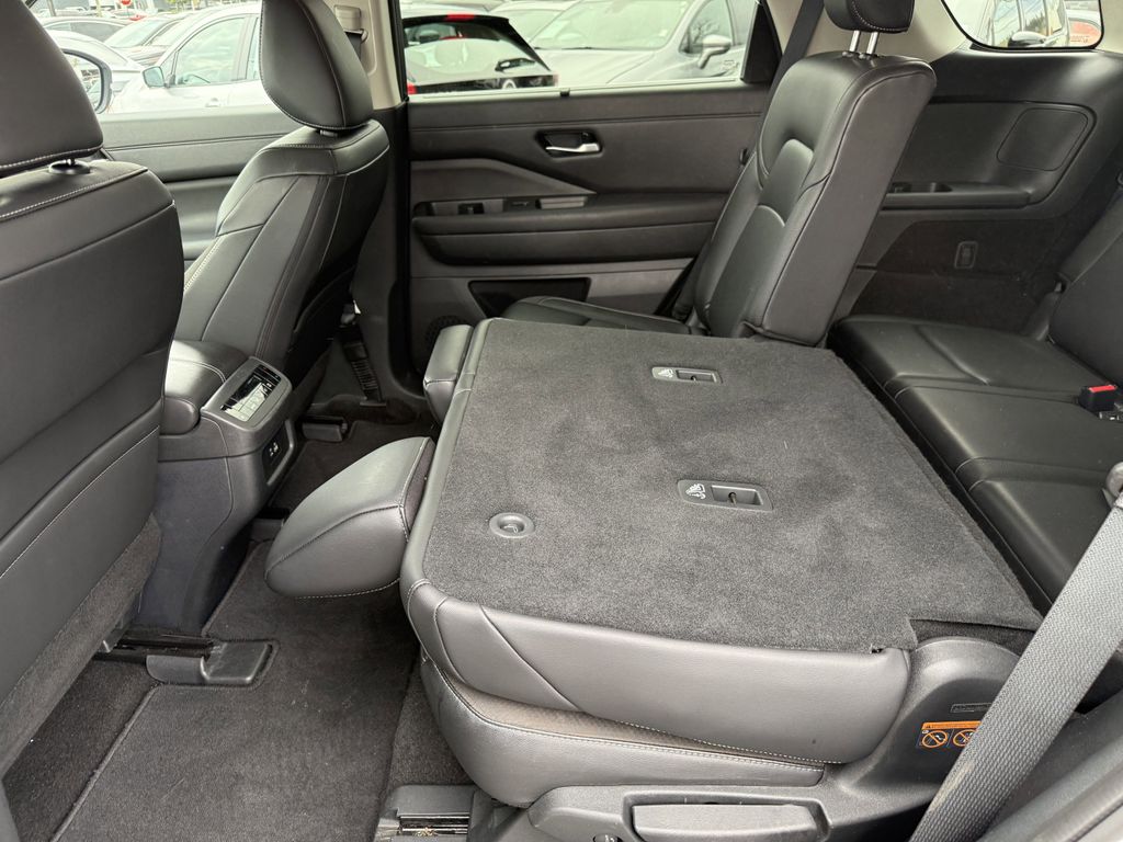 2025 Nissan Pathfinder SL - Photo 24