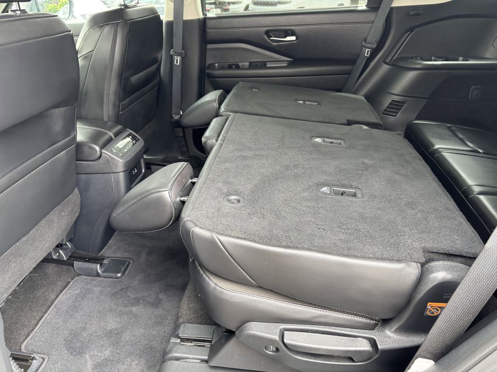 2025 Nissan Pathfinder SL - Photo 25