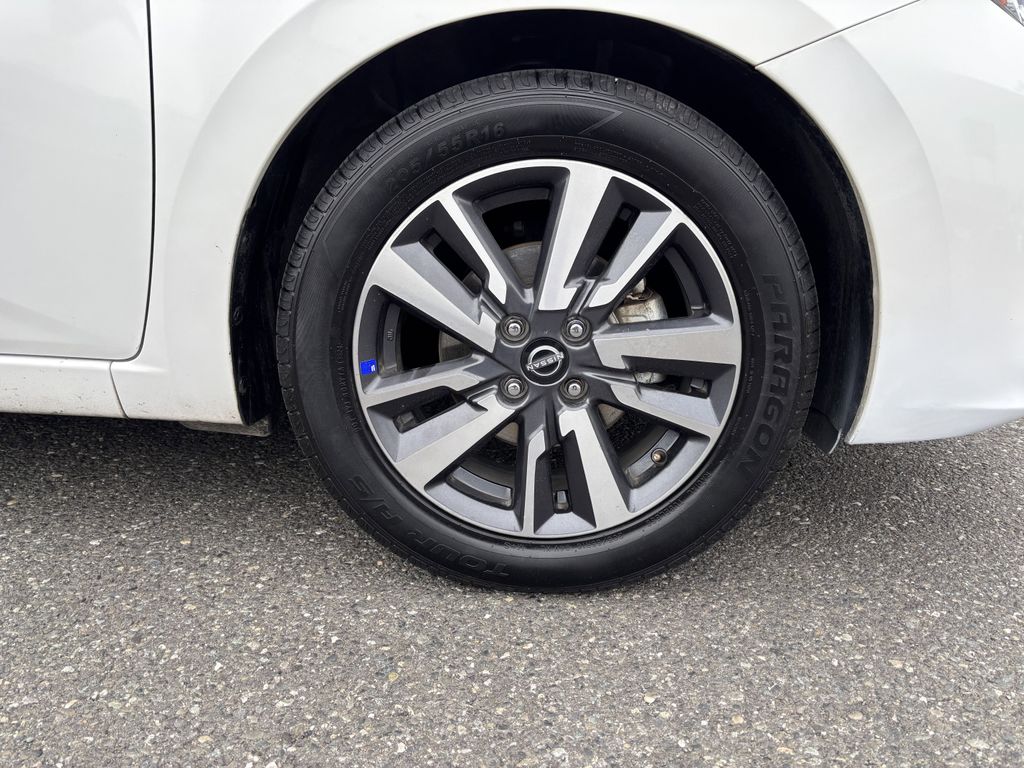 2023 Nissan Versa Sedan SV - Photo 9