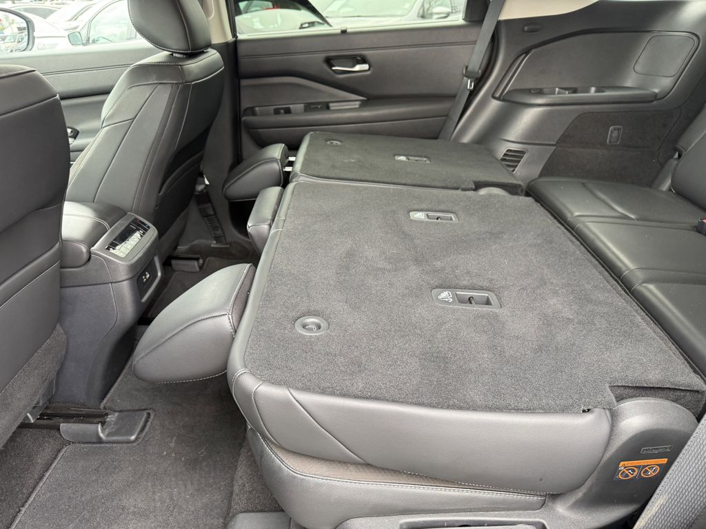 2025 Nissan Pathfinder SL - Photo 25