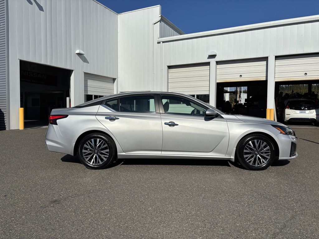 2024 Nissan Altima SV - Photo 8