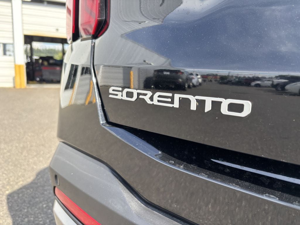 2025 Kia Sorento EX - Photo 11