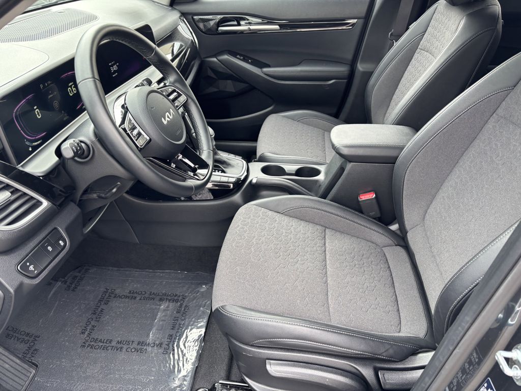 2025 Kia Seltos S - Photo 12
