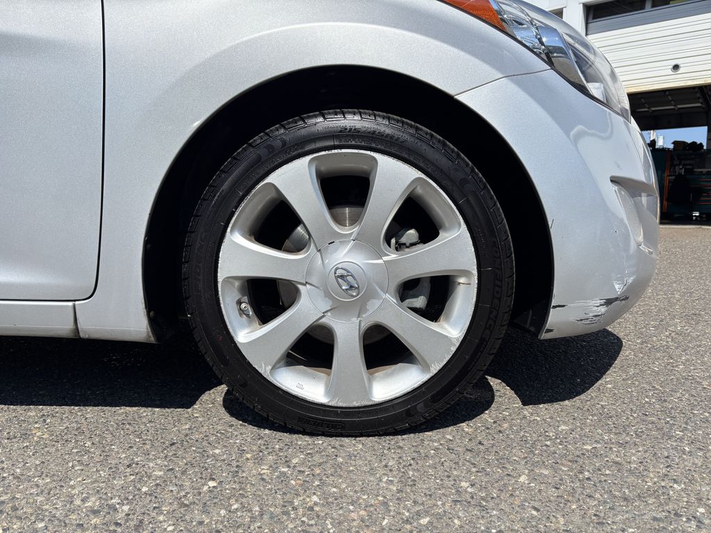 2013 Hyundai Elantra Limited - Photo 9