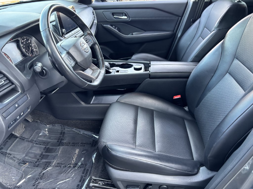 2025 Nissan Rogue SV - Photo 11