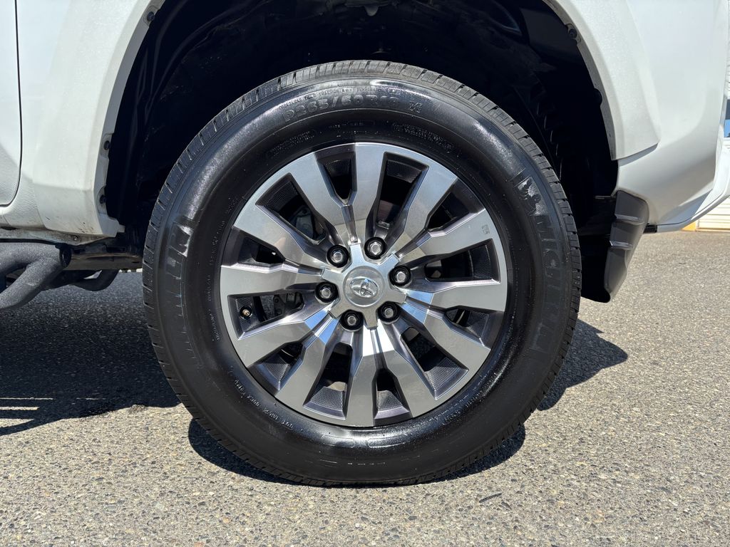 2023 Toyota Tacoma Limited - Photo 9