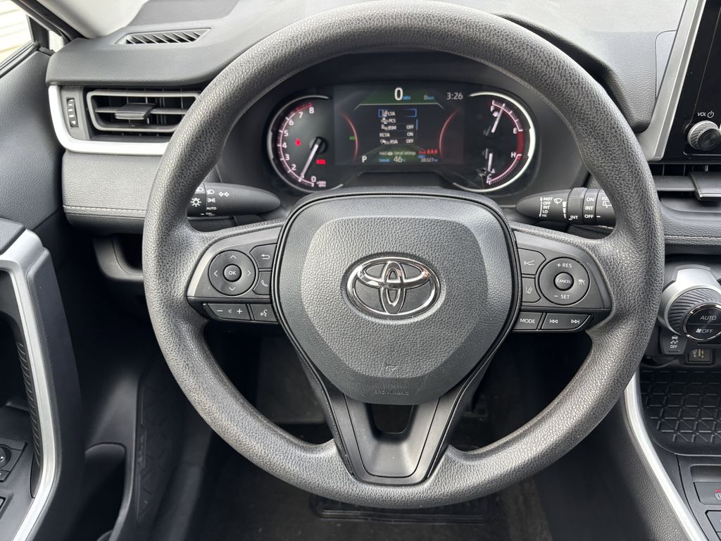 2024 Toyota RAV4 XLE - Photo 14