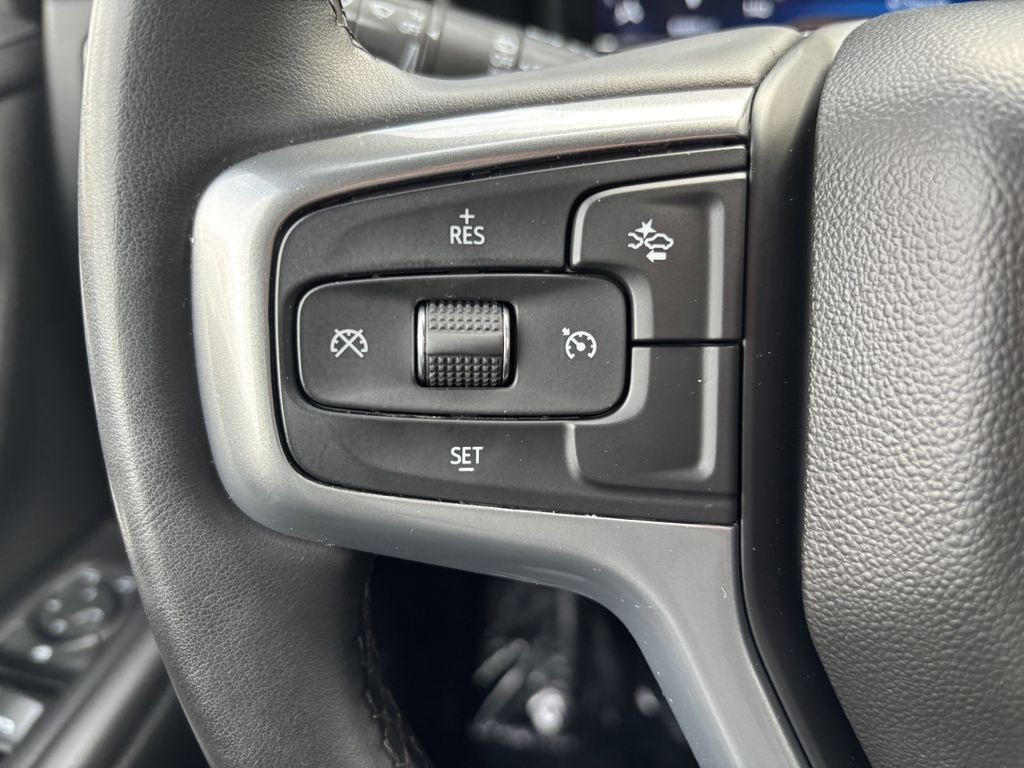 2024 Chevrolet Suburban LT - Photo 23