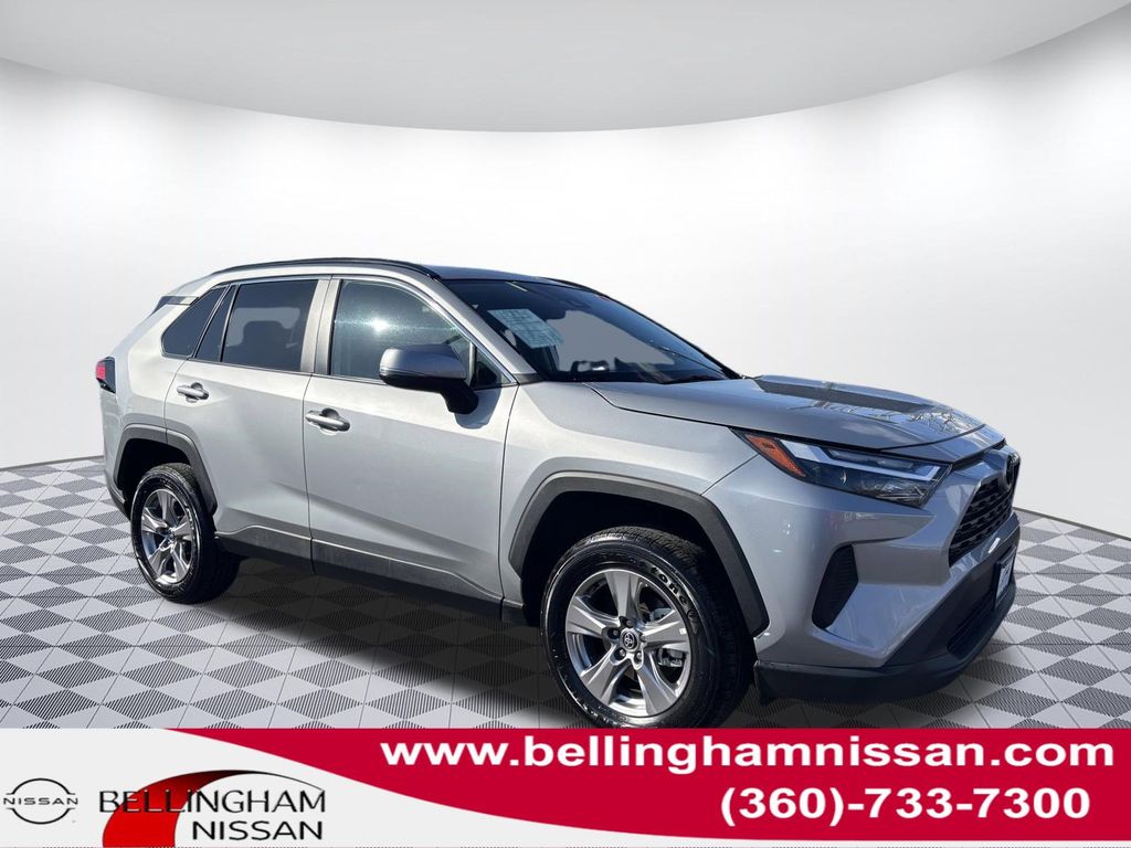 2025 Toyota RAV4 XLE AWD's photo