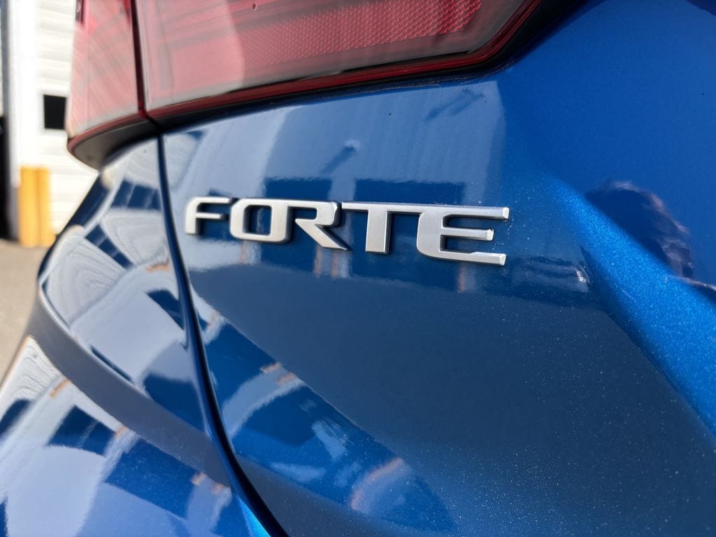 2023 Kia Forte GT-Line - Photo 11