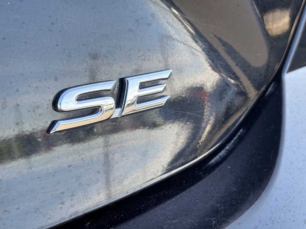 2025 Toyota Camry SE - Photo 13