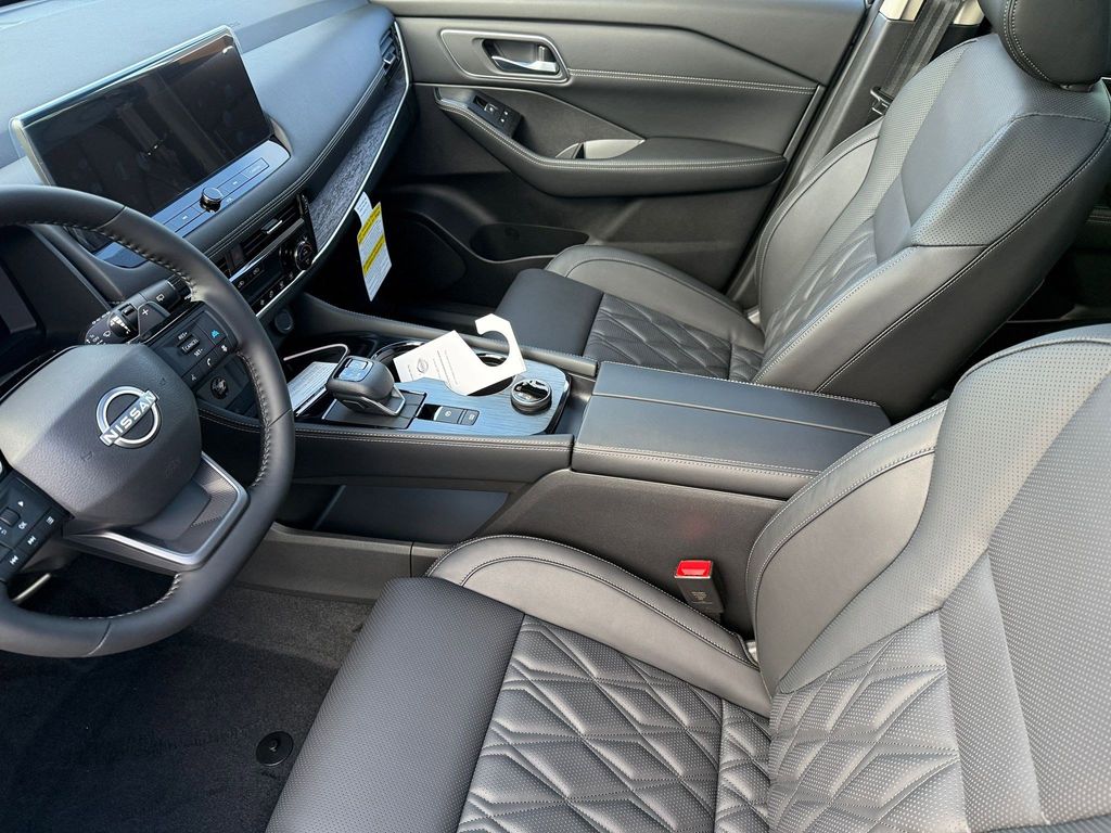 2026 Nissan Rogue Platinum - Photo 12