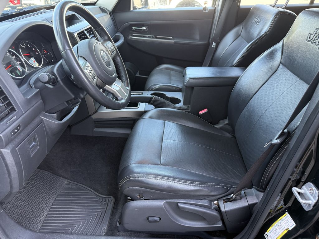 2012 Jeep Liberty Limited Jet Edition - Photo 13