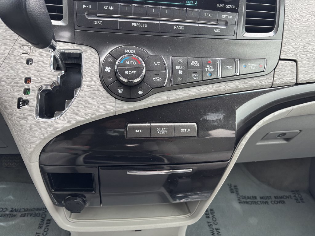 2013 Toyota Sienna LE - Photo 19
