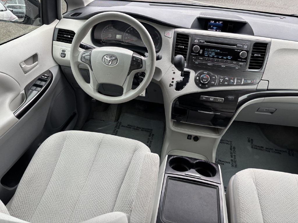 2013 Toyota Sienna LE - Photo 20