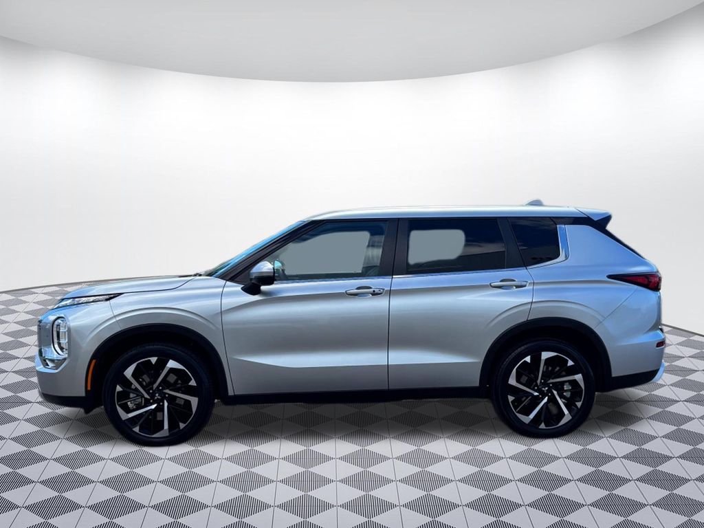 2024 Mitsubishi Outlander SE - Photo 4