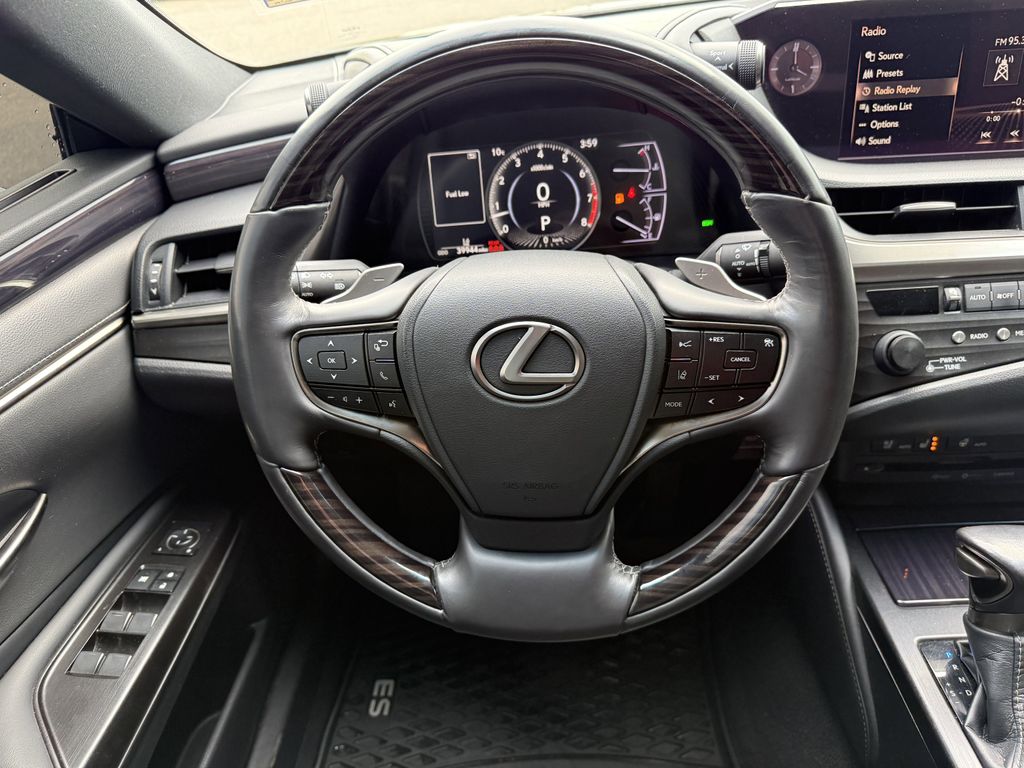 2019 Lexus ES 350 - Photo 13