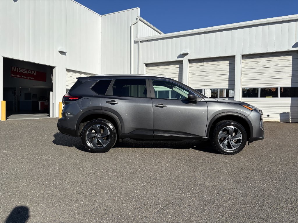 2025 Nissan Rogue SV - Photo 8