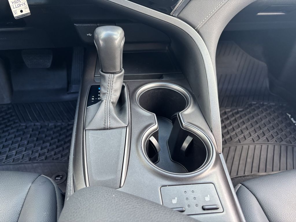 2024 Toyota Camry SE - Photo 17