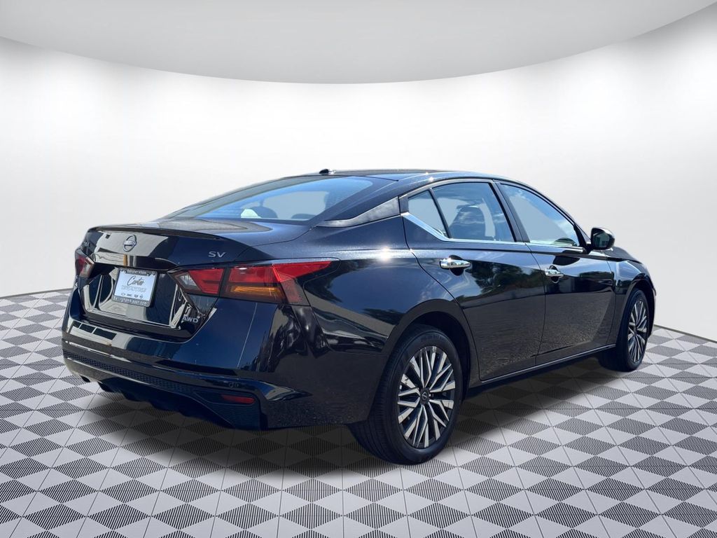 2024 Nissan Altima SV - Photo 7