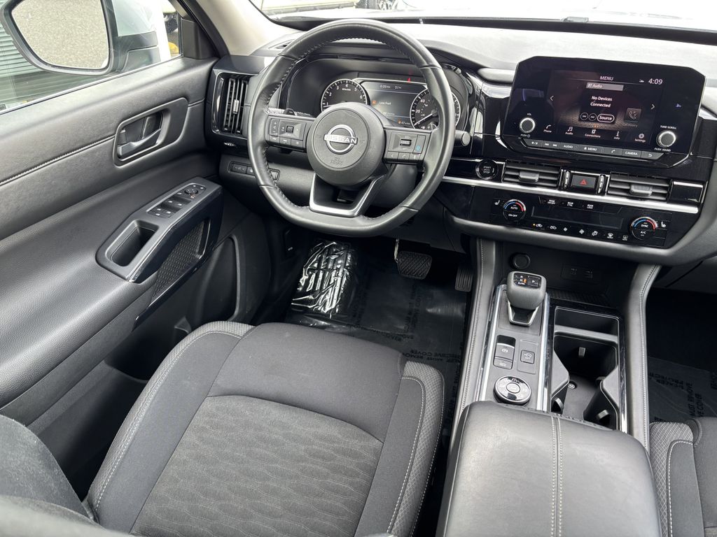 2025 Nissan Pathfinder SV - Photo 22