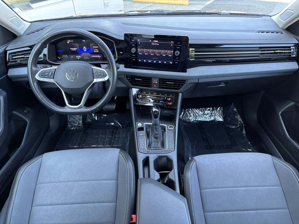 2025 Volkswagen Jetta SE - Photo 19